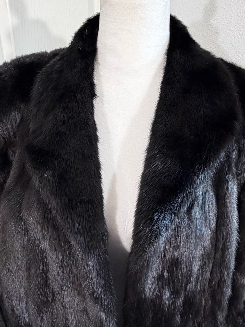 Vintage Saga Mink Fur Coat Genuine Ranched Mink Dark Fur Coat Womens Size 14 - Picture 5 of 16